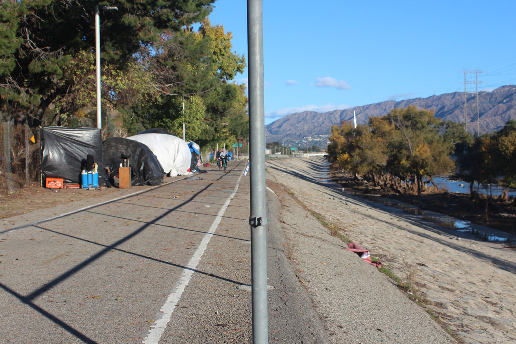 US-NEWS-ENV-CALIF-HOMELESS-WATER-3-KHN